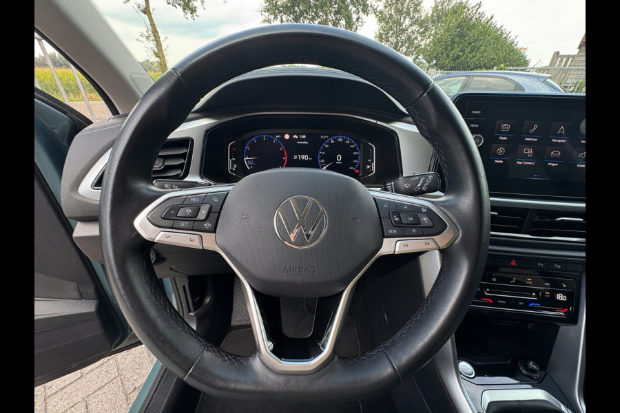 Volkswagen T-Roc 1.0 TSI Life Business CAMERA / ACC / STOEL & STUURVERW / LED / KEYLESS GO / TELEFOONLADER / ECC / CARPLAY / NAVI