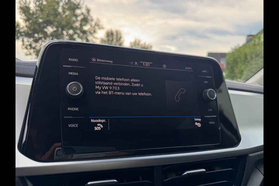 Volkswagen T-Roc 1.0 TSI Life Business CAMERA / ACC / STOEL & STUURVERW / LED / KEYLESS GO / TELEFOONLADER / ECC / CARPLAY / NAVI