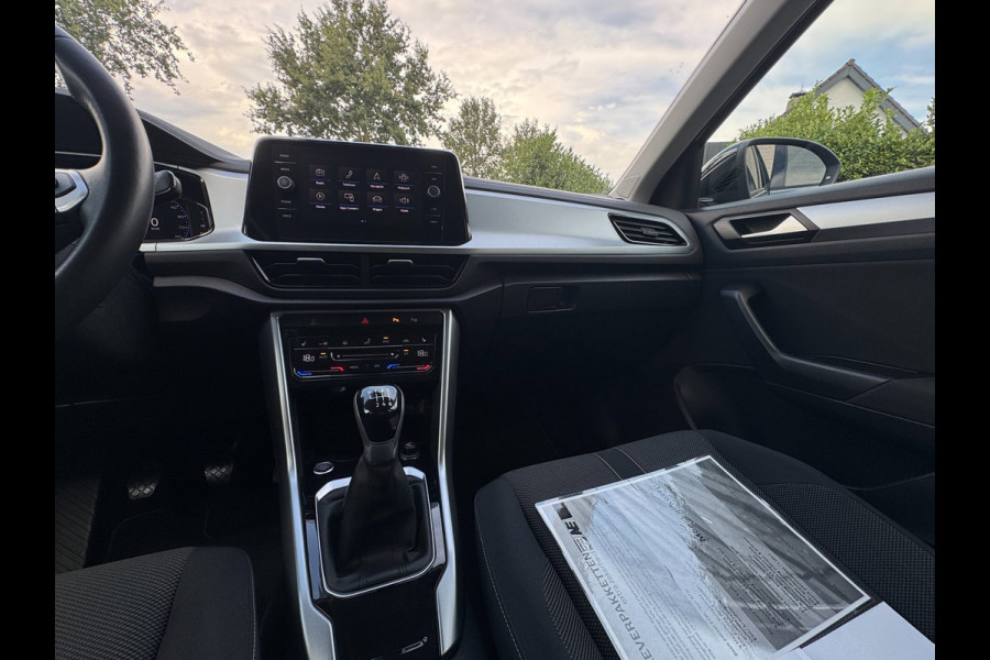 Volkswagen T-Roc 1.0 TSI Life Business CAMERA / ACC / STOEL & STUURVERW / LED / KEYLESS GO / TELEFOONLADER / ECC / CARPLAY / NAVI