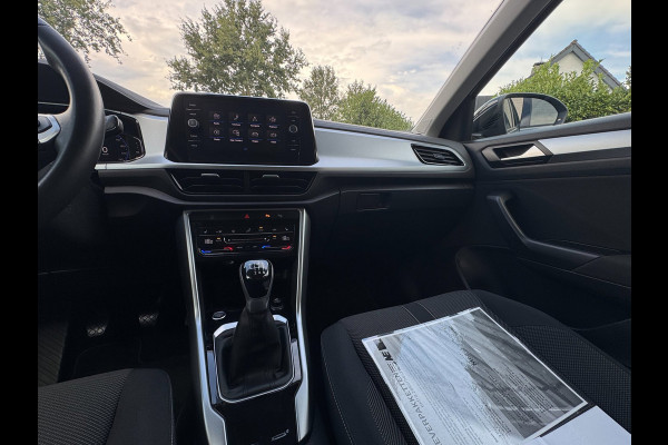 Volkswagen T-Roc 1.0 TSI Life Business CAMERA / ACC / STOEL & STUURVERW / LED / KEYLESS GO / TELEFOONLADER / ECC / CARPLAY / NAVI