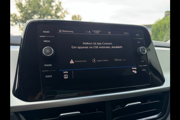 Volkswagen T-Roc 1.0 TSI Life Business CAMERA / ACC / STOEL & STUURVERW / LED / KEYLESS GO / TELEFOONLADER / ECC / CARPLAY / NAVI