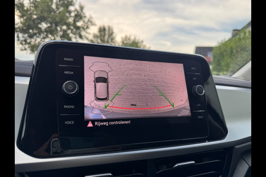 Volkswagen T-Roc 1.0 TSI Life Business CAMERA / ACC / STOEL & STUURVERW / LED / KEYLESS GO / TELEFOONLADER / ECC / CARPLAY / NAVI