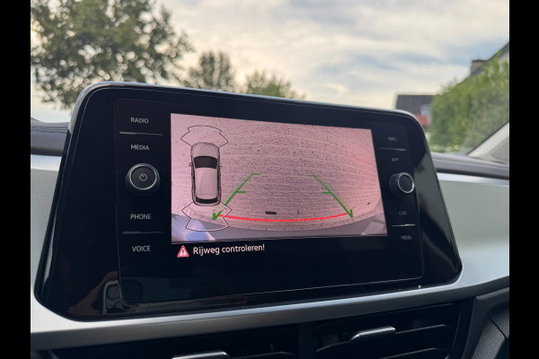 Volkswagen T-Roc 1.0 TSI Life Business CAMERA / ACC / STOEL & STUURVERW / LED / KEYLESS GO / TELEFOONLADER / ECC / CARPLAY / NAVI