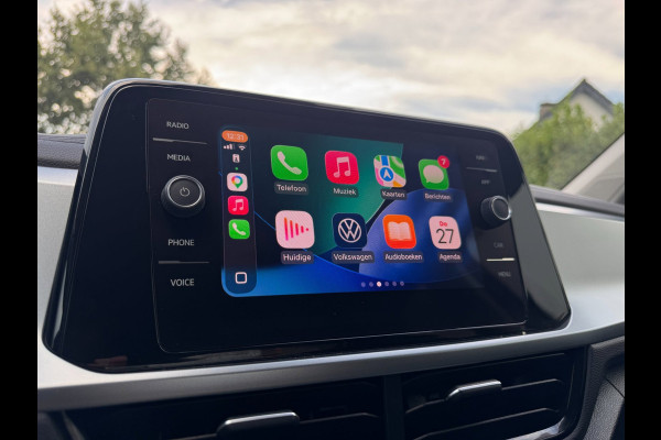 Volkswagen T-Roc 1.0 TSI Life Business CAMERA / ACC / STOEL & STUURVERW / LED / KEYLESS GO / TELEFOONLADER / ECC / CARPLAY / NAVI