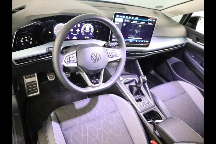 Volkswagen Golf 1.5 TSI Life GOAL 116 pk | Private lease vanaf €534 | Navigatie | Trekhaak (wegklapbaar) | Parkeersensoren | Achteruitrijcamera | Autom. airco (3 zones) | LED Plus koplampen |