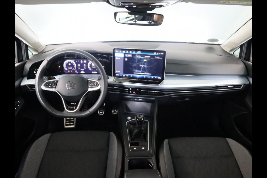 Volkswagen Golf 1.5 TSI Life GOAL 116 pk | Private lease vanaf €534 | Navigatie | Trekhaak (wegklapbaar) | Parkeersensoren | Achteruitrijcamera | Autom. airco (3 zones) | LED Plus koplampen |