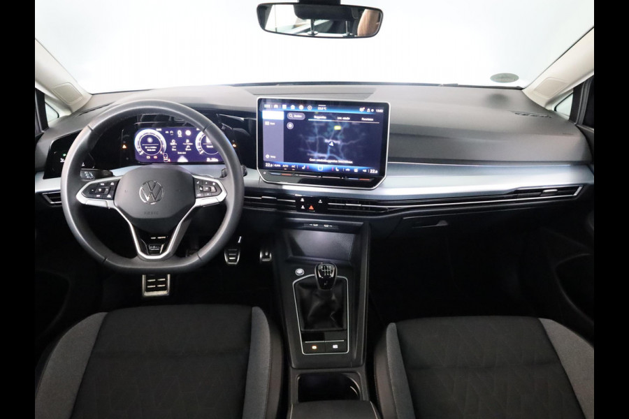 Volkswagen Golf 1.5 TSI Life GOAL 116 pk | Private lease vanaf €534 | Navigatie | Trekhaak (wegklapbaar) | Parkeersensoren | Achteruitrijcamera | Autom. airco (3 zones) | LED Plus koplampen |