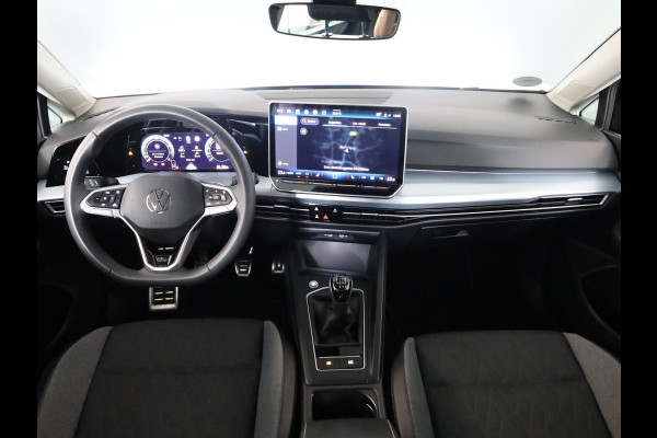 Volkswagen Golf 1.5 TSI Life GOAL 116 pk | Private lease vanaf €534 | Navigatie | Trekhaak (wegklapbaar) | Parkeersensoren | Achteruitrijcamera | Autom. airco (3 zones) | LED Plus koplampen |