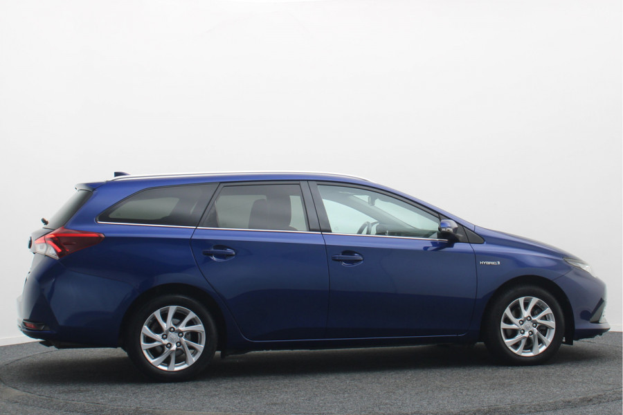 Toyota Auris Touring Sports 1.8 Hybrid Dynamic Panoramadak, Keyless, Camera, Navigatie, Climate, 16"