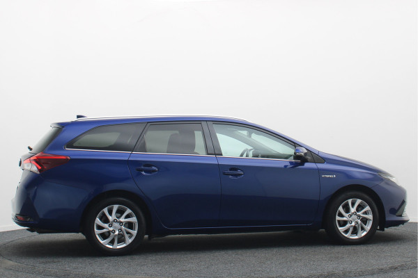 Toyota Auris Touring Sports 1.8 Hybrid Dynamic Panoramadak, Keyless, Camera, Navigatie, Climate, 16"