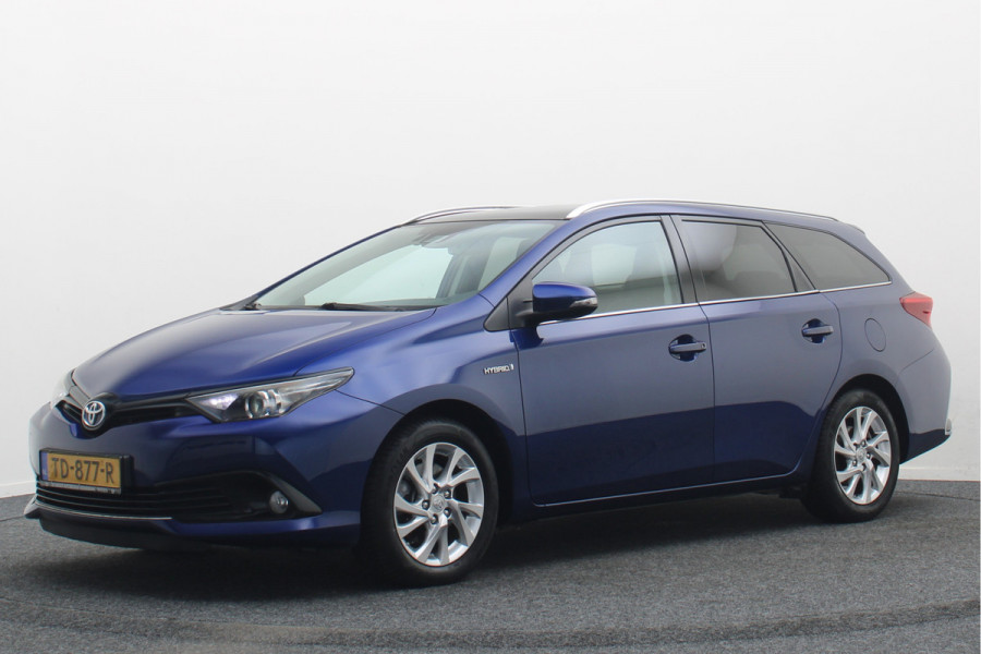 Toyota Auris Touring Sports 1.8 Hybrid Dynamic Panoramadak, Keyless, Camera, Navigatie, Climate, 16"