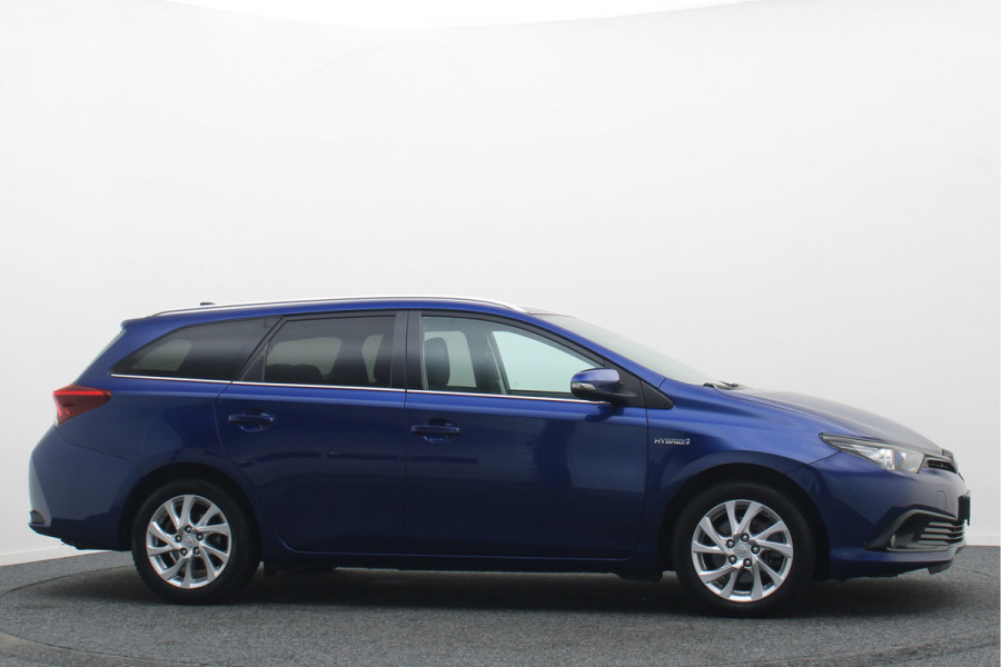 Toyota Auris Touring Sports 1.8 Hybrid Dynamic Panoramadak, Keyless, Camera, Navigatie, Climate, 16"