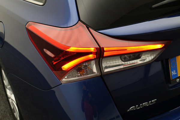 Toyota Auris Touring Sports 1.8 Hybrid Dynamic Panoramadak, Keyless, Camera, Navigatie, Climate, 16"