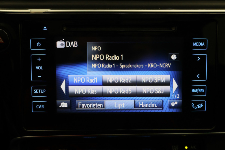 Toyota Auris Touring Sports 1.8 Hybrid Dynamic Panoramadak, Keyless, Camera, Navigatie, Climate, 16"