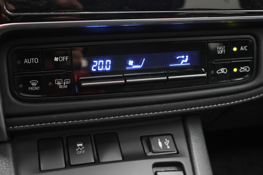 Toyota Auris Touring Sports 1.8 Hybrid Dynamic Panoramadak, Keyless, Camera, Navigatie, Climate, 16"