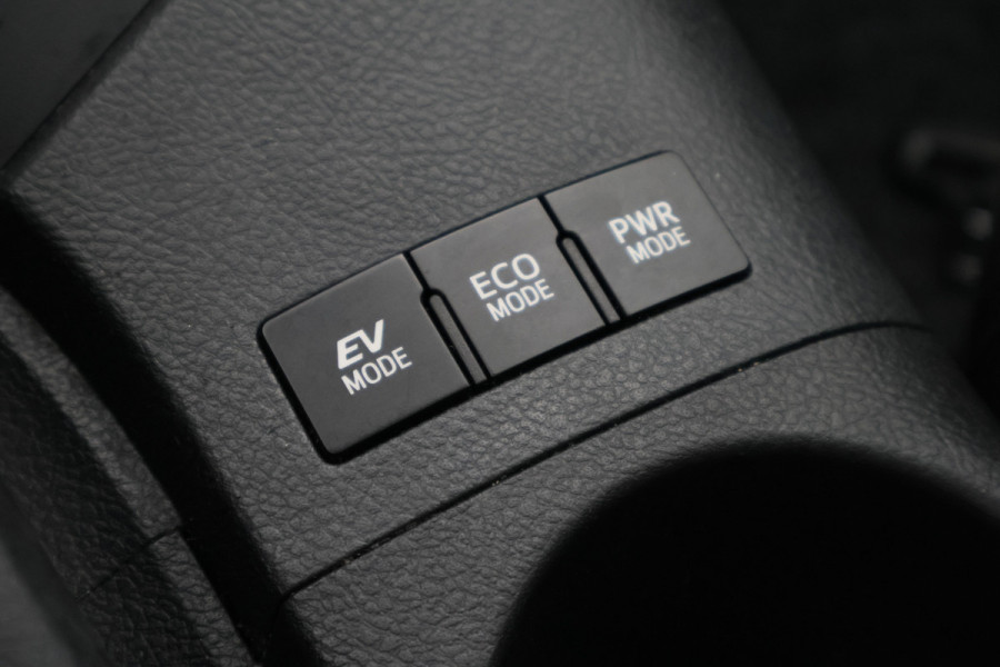 Toyota Auris Touring Sports 1.8 Hybrid Dynamic Panoramadak, Keyless, Camera, Navigatie, Climate, 16"