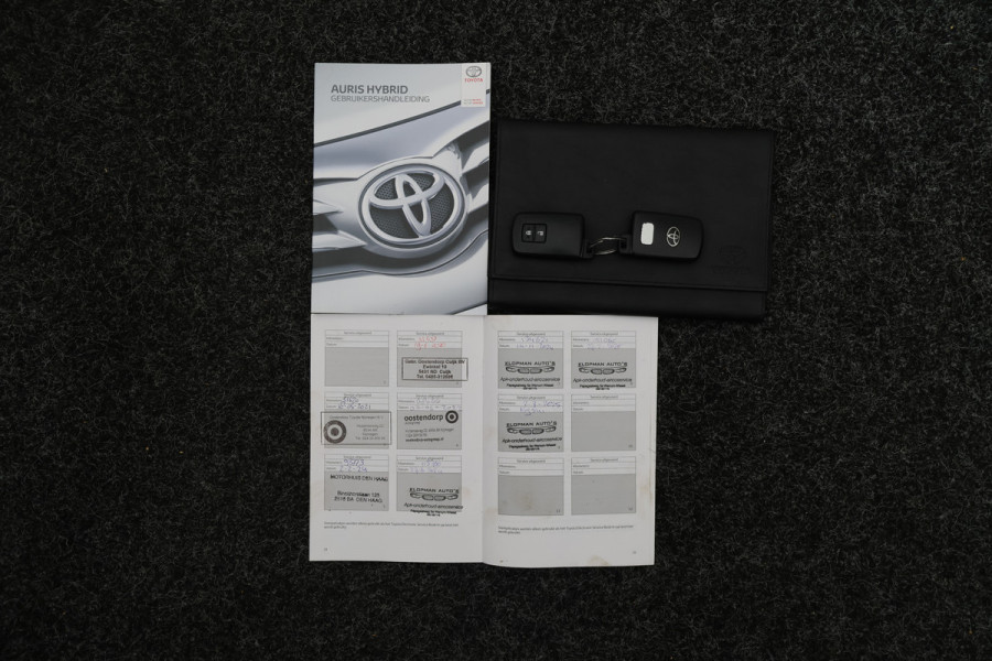 Toyota Auris Touring Sports 1.8 Hybrid Dynamic Panoramadak, Keyless, Camera, Navigatie, Climate, 16"