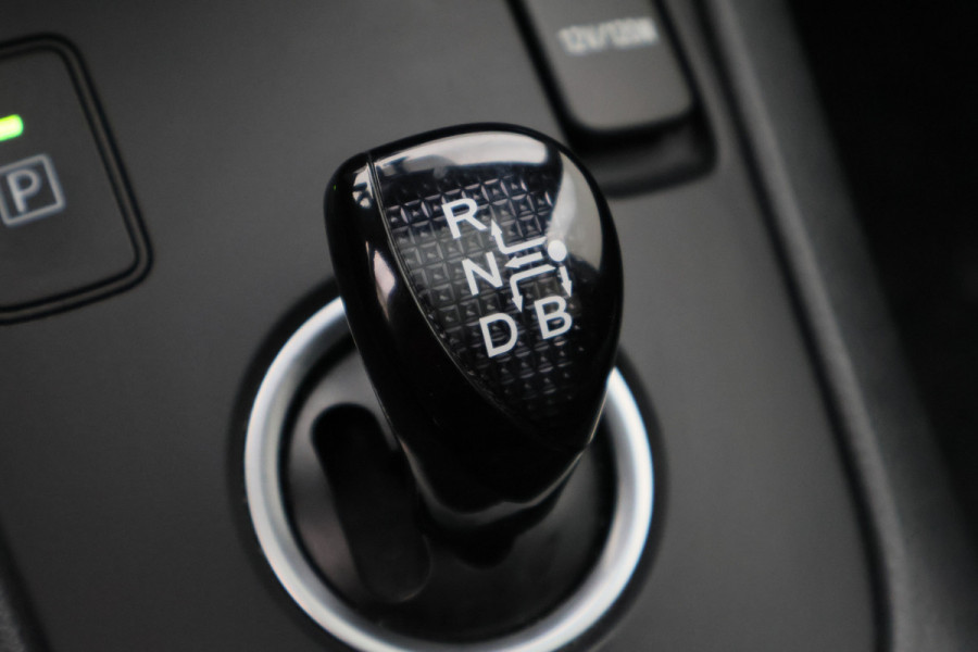 Toyota Auris Touring Sports 1.8 Hybrid Dynamic Panoramadak, Keyless, Camera, Navigatie, Climate, 16"