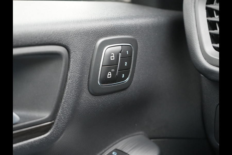 Ford Kuga 2.5 Vignale PHEV 225pk Dealer O.H. | Panodak | Head Up | Camera | Bang & Olufsen | Lederen Comfortstoelen Memory & Verwarmd | Stuur Verwarmd | Navigatie | DAB | Virtual | 20"L.M | Cruise Control | Plug In Hybrid |