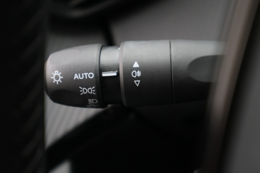 Peugeot e-2008 EV Active Pack 50 kWh SOH 90%, Camera, Apple Carplay, Climate, Cruise, PDC