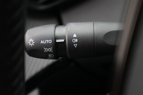 Peugeot e-2008 EV Active Pack 50 kWh SOH 90%, Camera, Apple Carplay, Climate, Cruise, PDC