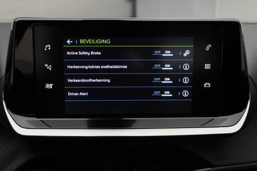 Peugeot e-2008 EV Active Pack 50 kWh SOH 90%, Camera, Apple Carplay, Climate, Cruise, PDC