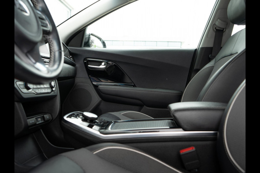 Kia e-Niro DynamicLine 64 kWh | Trekhaak | 3 Fase | Adaptieve Cruise Control | Navigatie | Carplay | Parkeersensoren | Achteruitrijcamera |