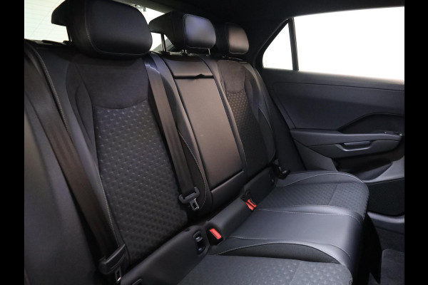 Volkswagen T-Roc 1.5 eTsi R-Line 150 pk Automaat (DSG) | Navigatie | Parkeersensoren (Park assist) | Achteruitrijcamera | Matrix LED koplampen | Keyless | R-Line |