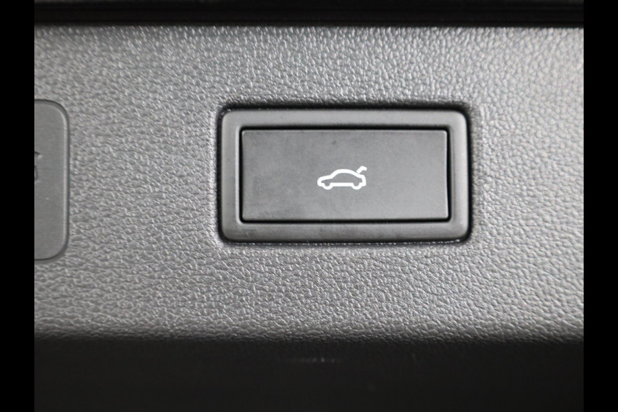 Volkswagen T-Roc 1.5 eTsi R-Line 150 pk Automaat (DSG) | Navigatie | Parkeersensoren (Park assist) | Achteruitrijcamera | Matrix LED koplampen | Keyless | R-Line |
