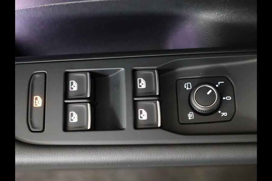 Volkswagen T-Roc 1.5 eTsi R-Line 150 pk Automaat (DSG) | Navigatie | Parkeersensoren (Park assist) | Achteruitrijcamera | Matrix LED koplampen | Keyless | R-Line |