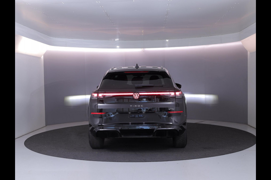 Volkswagen T-Roc 1.5 eTsi R-Line 150 pk Automaat (DSG) | Navigatie | Parkeersensoren (Park assist) | Achteruitrijcamera | Matrix LED koplampen | Keyless | R-Line |