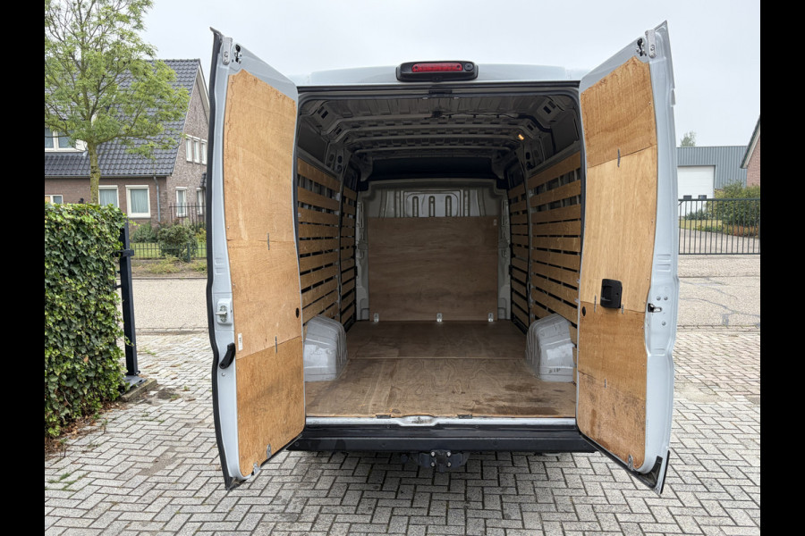 Peugeot Boxer 2.2 BlueHDi 180PK Euro6 Aut. L4H2 3.5t Zwaar ✓ 3-zits ✓ Trekhaak 3.000 KG ✓ dubbele schuifdeur