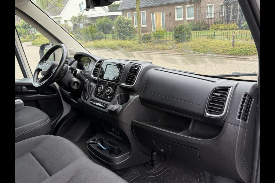 Peugeot Boxer 2.2 BlueHDi 180PK Euro6 Aut. L4H2 3.5t Zwaar ✓ 3-zits ✓ Trekhaak 3.000 KG ✓ dubbele schuifdeur