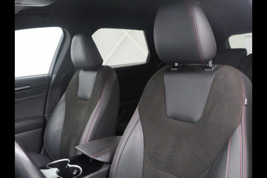 Ford Mondeo Wagon 2.0 IVCT HEV St-Line | Leder/alcantara | Memory | Cruise control | Dodehoek detectie | Stuur/stoel verwarming | Achterbank verwarming | Carplay | Camera | Park assist | Elektrische achterklep