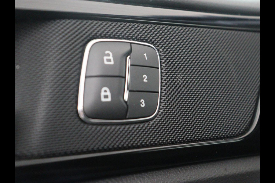 Ford Mondeo Wagon 2.0 IVCT HEV St-Line | Leder/alcantara | Memory | Cruise control | Dodehoek detectie | Stuur/stoel verwarming | Achterbank verwarming | Carplay | Camera | Park assist | Elektrische achterklep