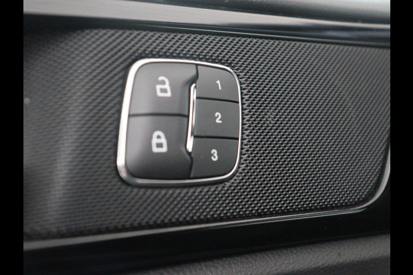 Ford Mondeo Wagon 2.0 IVCT HEV St-Line | Leder/alcantara | Memory | Cruise control | Dodehoek detectie | Stuur/stoel verwarming | Achterbank verwarming | Carplay | Camera | Park assist | Elektrische achterklep