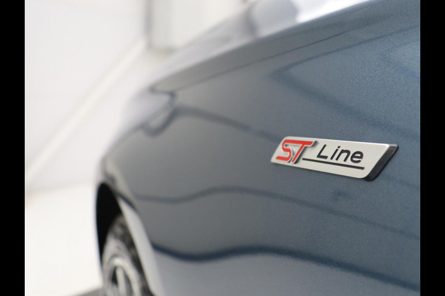 Ford Mondeo Wagon 2.0 IVCT HEV St-Line | Leder/alcantara | Memory | Cruise control | Dodehoek detectie | Stuur/stoel verwarming | Achterbank verwarming | Carplay | Camera | Park assist | Elektrische achterklep
