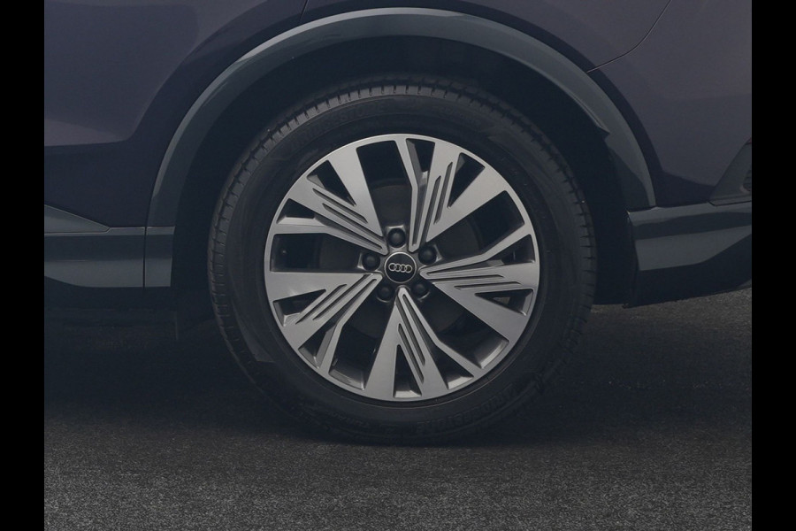 Audi Q4 e-tron 40 S edition 82 kWh 204pk Dealer O.H. | Adaptive Cruise | Head Up | Camera | Lederen Sportstoelen Memory & Verwarmd | Blis | Keyless | Matrix LED | Apple Carplay | Navigatie | DAB | 19"L.M |