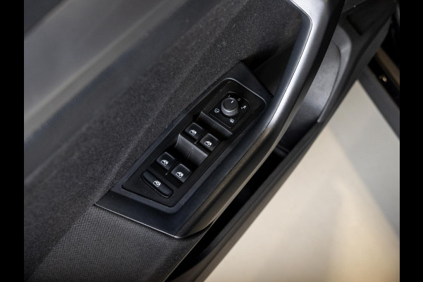 Volkswagen T-Roc 1.5 TSI Style 150pk / Stoelverwarming / Achteruitrijcamera / Stuurwielverwarming / Apple carplay /