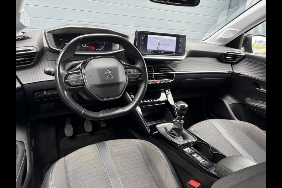 Peugeot 208 1.2 PureTech Allure ✓2e Eigenaar✓102pk✓360 ° Camera✓Carplay✓Pano✓Clima✓Cruise✓Lm velgen✓Halfleder✓Pdc V+A✓Recent beurt gehad✓Dealer Onderhouden✓6 Bak✓N.A.P✓Apk tot 07-2028