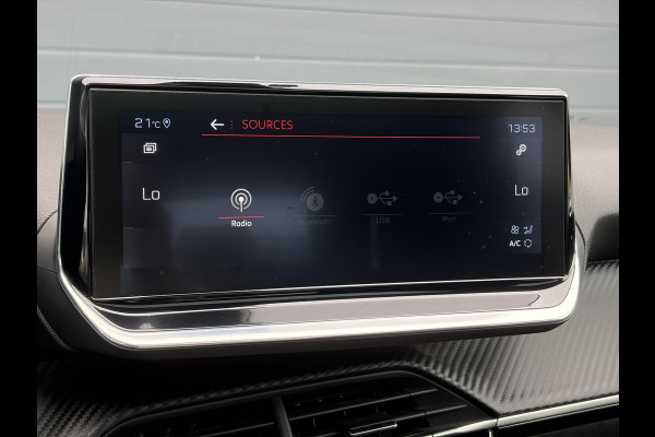 Peugeot 208 1.2 PureTech Allure ✓2e Eigenaar✓102pk✓360 ° Camera✓Carplay✓Pano✓Clima✓Cruise✓Lm velgen✓Halfleder✓Pdc V+A✓Recent beurt gehad✓Dealer Onderhouden✓6 Bak✓N.A.P✓Apk tot 07-2028