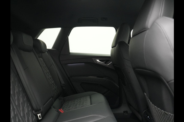 Audi Q4 e-tron 40 S edition 82 kWh 204pk Dealer O.H. | Adaptive Cruise | Head Up | Camera | Lederen Sportstoelen Memory & Verwarmd | Blis | Keyless | Matrix LED | Apple Carplay | Navigatie | DAB | 19"L.M |