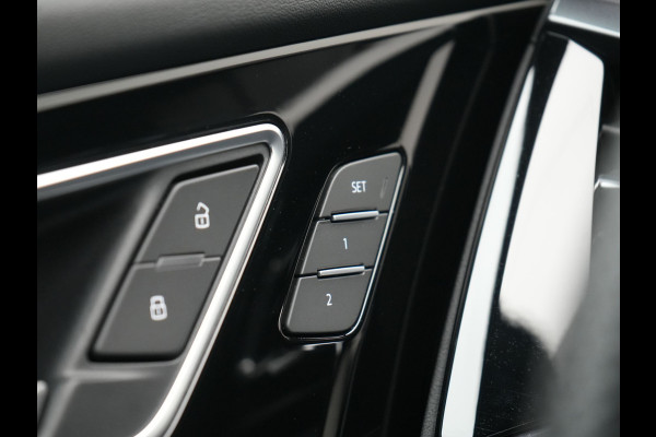 Audi Q4 e-tron 40 S edition 82 kWh 204pk Dealer O.H. | Adaptive Cruise | Head Up | Camera | Lederen Sportstoelen Memory & Verwarmd | Blis | Keyless | Matrix LED | Apple Carplay | Navigatie | DAB | 19"L.M |