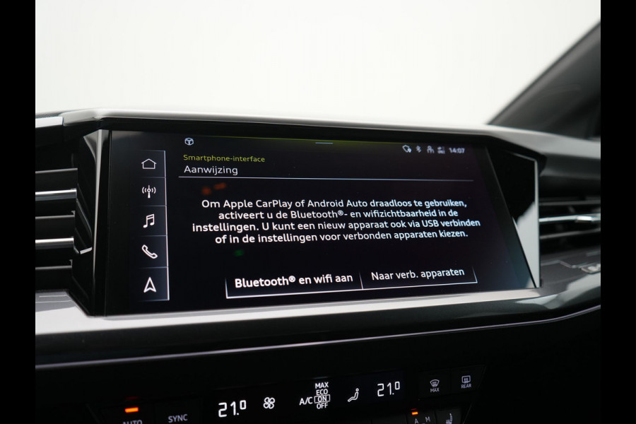 Audi Q4 e-tron 40 S edition 82 kWh 204pk Dealer O.H. | Adaptive Cruise | Head Up | Camera | Lederen Sportstoelen Memory & Verwarmd | Blis | Keyless | Matrix LED | Apple Carplay | Navigatie | DAB | 19"L.M |