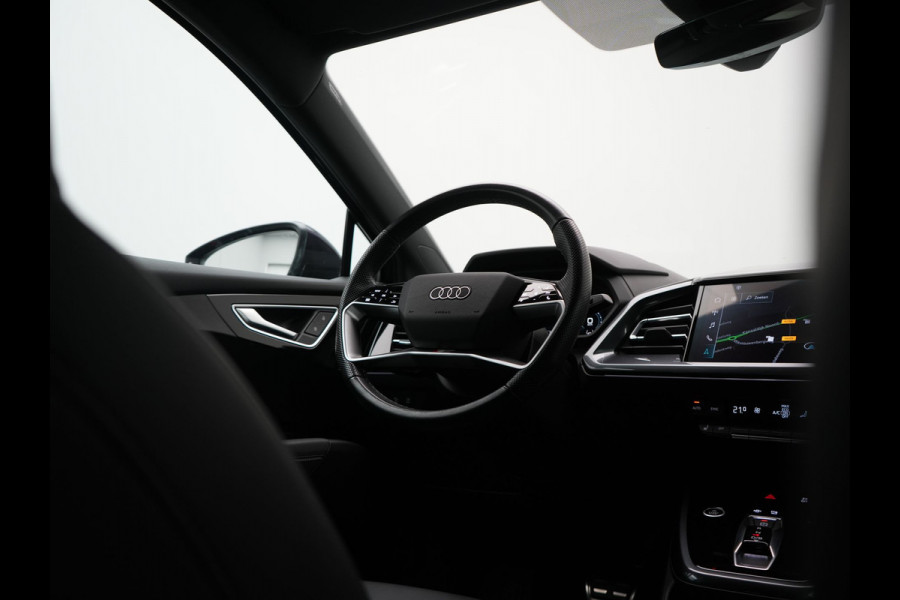 Audi Q4 e-tron 40 S edition 82 kWh 204pk Dealer O.H. | Adaptive Cruise | Head Up | Camera | Lederen Sportstoelen Memory & Verwarmd | Blis | Keyless | Matrix LED | Apple Carplay | Navigatie | DAB | 19"L.M |
