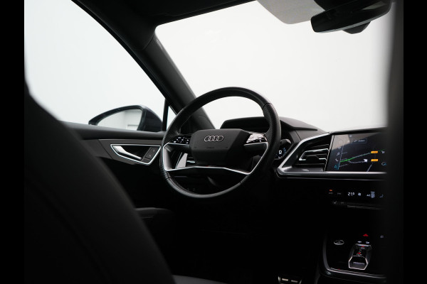Audi Q4 e-tron 40 S edition 82 kWh 204pk Dealer O.H. | Adaptive Cruise | Head Up | Camera | Lederen Sportstoelen Memory & Verwarmd | Blis | Keyless | Matrix LED | Apple Carplay | Navigatie | DAB | 19"L.M |