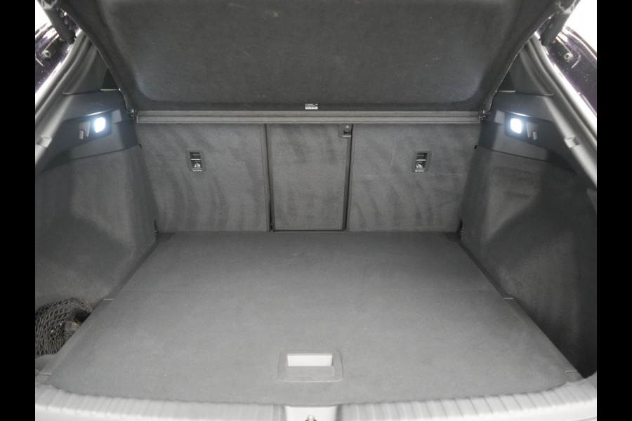 Audi Q4 e-tron 40 S edition 82 kWh 204pk Dealer O.H. | Adaptive Cruise | Head Up | Camera | Lederen Sportstoelen Memory & Verwarmd | Blis | Keyless | Matrix LED | Apple Carplay | Navigatie | DAB | 19"L.M |