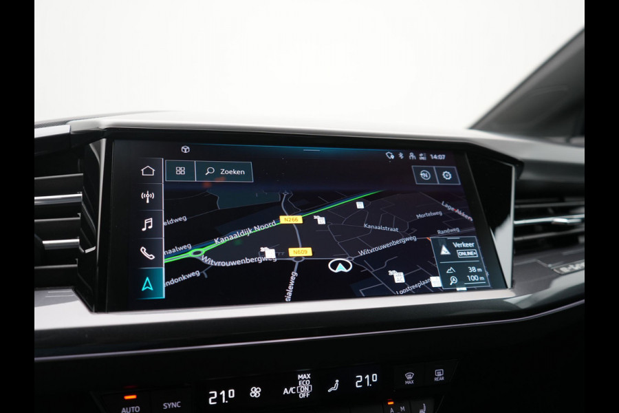 Audi Q4 e-tron 40 S edition 82 kWh 204pk Dealer O.H. | Adaptive Cruise | Head Up | Camera | Lederen Sportstoelen Memory & Verwarmd | Blis | Keyless | Matrix LED | Apple Carplay | Navigatie | DAB | 19"L.M |