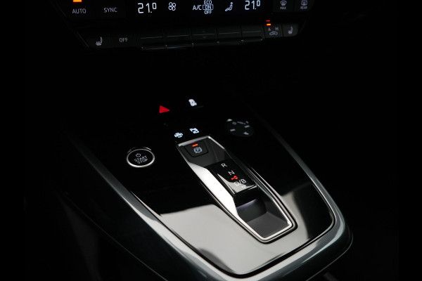 Audi Q4 e-tron 40 S edition 82 kWh 204pk Dealer O.H. | Adaptive Cruise | Head Up | Camera | Lederen Sportstoelen Memory & Verwarmd | Blis | Keyless | Matrix LED | Apple Carplay | Navigatie | DAB | 19"L.M |