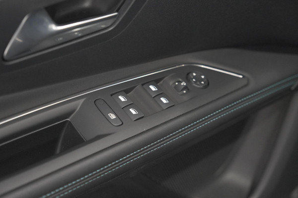 Peugeot 3008 1.6 HYbrid 225 Allure | Camera | Dodehoekdetectie | Navigatie | Apple Carplay